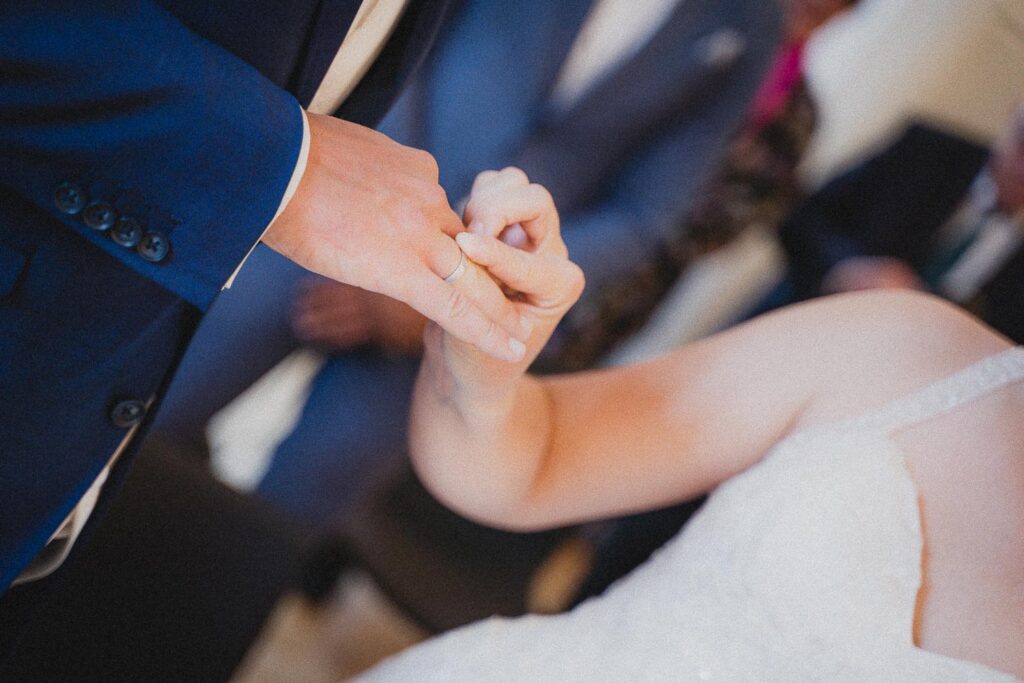 Kim und Robin 8 Daniela und Max mit Ring