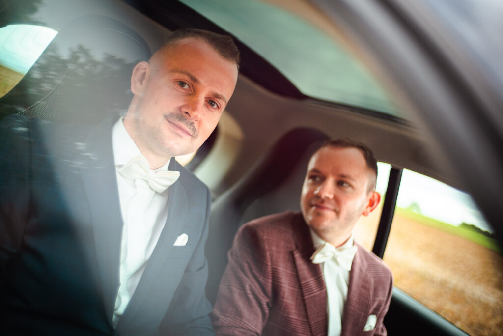 Ulrike und Patrick 12 Christian und Jens im Auto